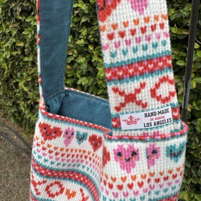 Square-bottom takeout bags: hearts