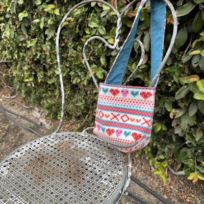 Square-bottom takeout bags: hearts