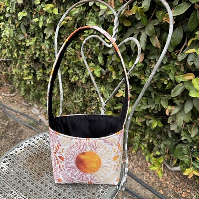 Square-bottom takeout bags: sun