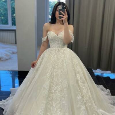 Elegant ball gown off the shoulder sleeveless lace appliques wedding dress bridal gown