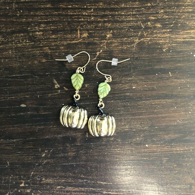 Green leaf pumpkin earrings 