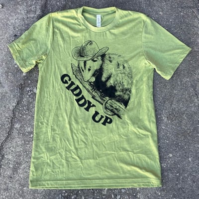 Giddy up possum t-shirt green