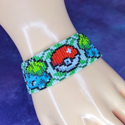 Pixel beaded bracelet - bulbous leaf creature