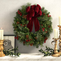 30" Lighted Classic Christmas Wreath