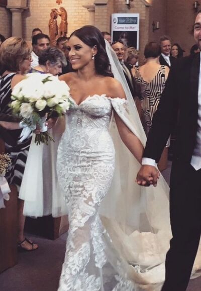 Elegant Off the Shoulder Lace Appliques Wedding Dress Bridal Gown