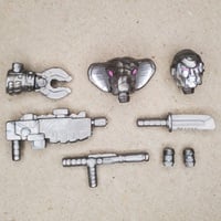 ManOrMonster? Studios Warlords of Wor Builder's Kit - Doppelganger Infiltrator - Thumbnail 3