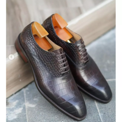 Handmade mens brown alligators lace up dress shoes, men crocodile texture oxford shoes