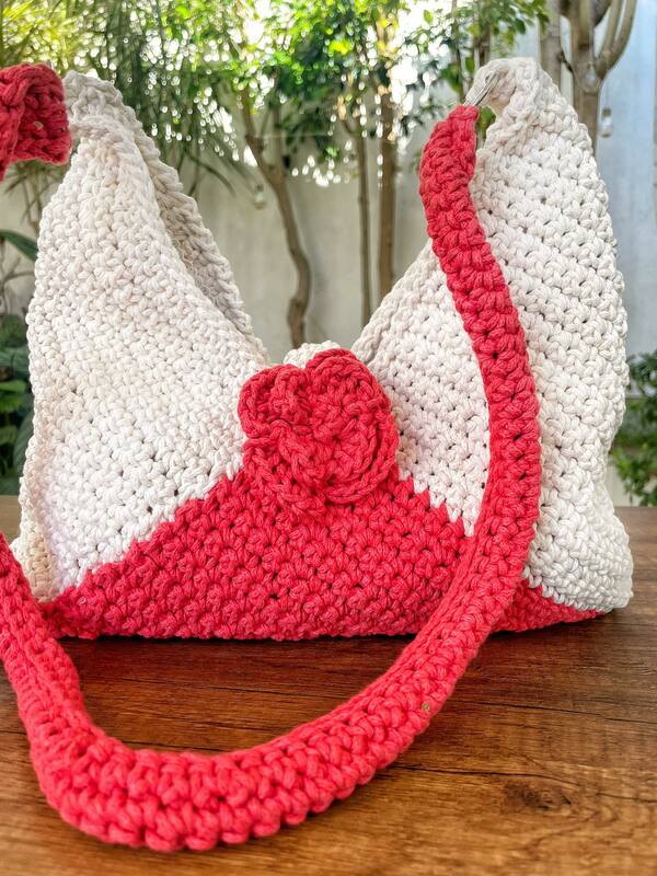 KNITTED SUMMER BAG IN CORAL FOR EVERY MOOD