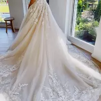 Elegant Ball Gown Wedding Dresses Lace Appliques Bridal Gowns - Thumbnail 1