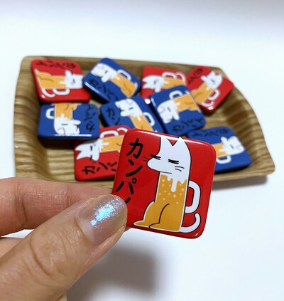 Willy & Milly kanpai button pins
