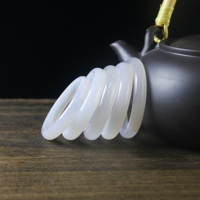 Natural chalcedony jade bracelet white moonlight ice agate bracelet lychee frozen white ice horse material jadeite