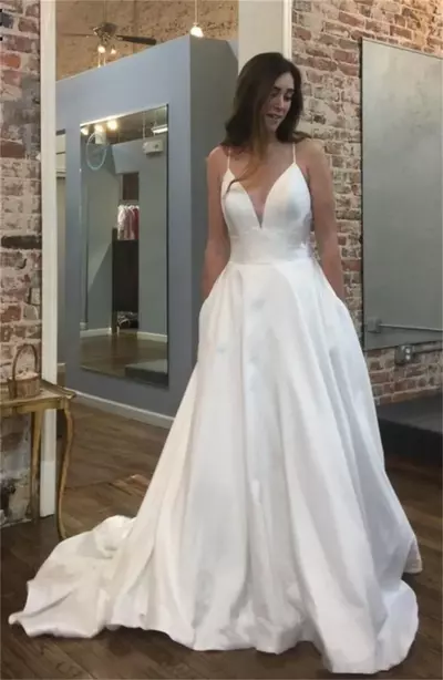 Satin Sleeveless Backless Wedding Dresses Spaghetti Straps V-Neck A-Line Bridal Gowns Wedding Gowns