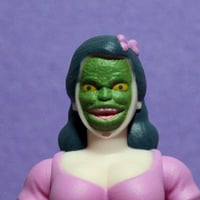 Alien wifey #4 - Thumbnail 1