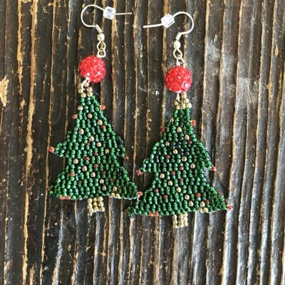 Beaded chirstmas tree earrings
