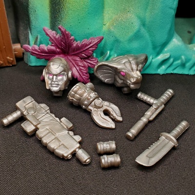 ManOrMonster? Studios Warlords of Wor Builder's Kit - Doppelganger Infiltrator