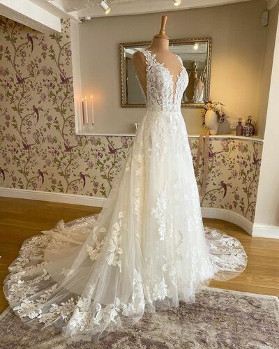 Elegant A Line Lace Appliques Wedding Dresses Bridal Gowns Wedding Gowns