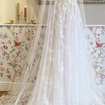 A line tulle lace appliques wedding dresses bridal gown