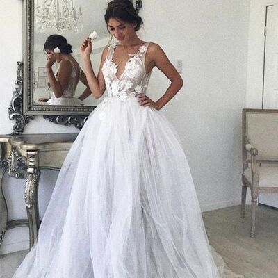Ball gown tulle wedding dress lace appliques bridal gowns