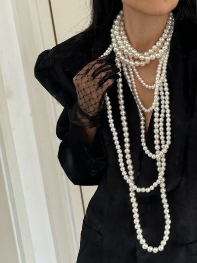 Clutch my pearls
