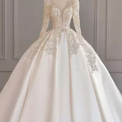 Exquisite lustrous satin v-neck wedding dresses shiny beading elegant luxury brides ball gown white court wedding