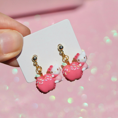 Kitty macaron apple earrings