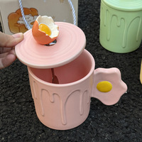 Ceramic fried egg mug with lid and spoon - Thumbnail 7