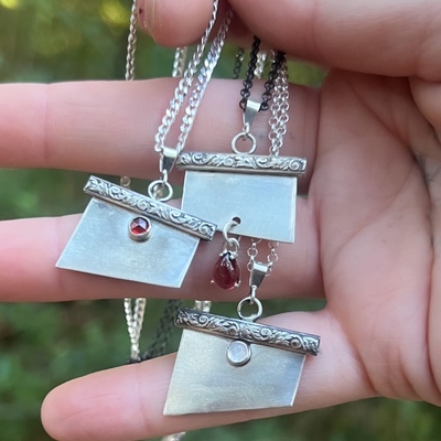 Guillotine blade pendants - Thumbnail 3