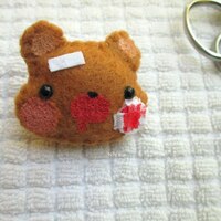 Kawaii Bunnies and Bears Brooches, Hospital version - Handmade in Felt - Thumbnail 1