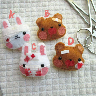 Kawaii bunnies and bears brooches, hospital version - handmade in felt