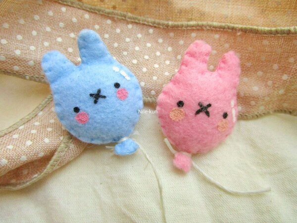 Handmade kawaii bunny balloon brooch, made of felt, handmade