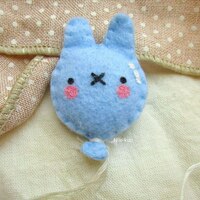 Handmade kawaii bunny balloon brooch, made of felt, handmade - Thumbnail 3