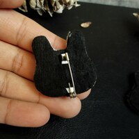 Handmade kawaii bunny and cat brooch, made of soft fabric, handmade - Thumbnail 2
