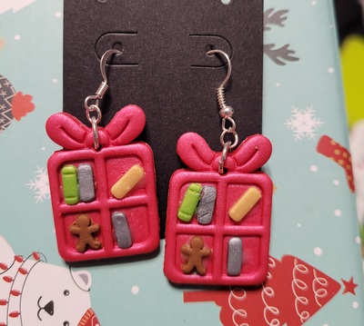 Red present earrings 