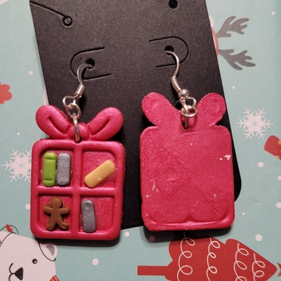 Red present earrings 