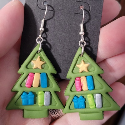 Tree bookshelf earrings 