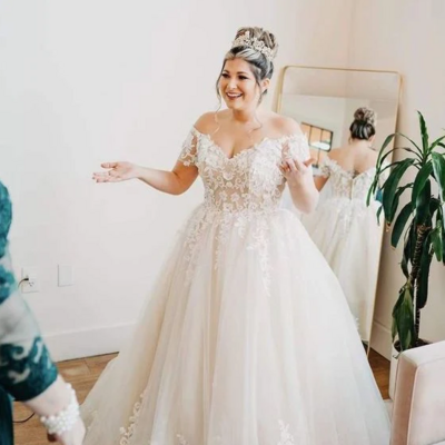 Floor length a line short sleeves v-neck lace appliques wedding dresses 