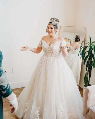 Floor Length A Line Short Sleeves V-Neck Lace Appliques Wedding Dresses 