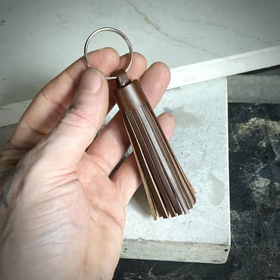 Tassels keychain (black leather)