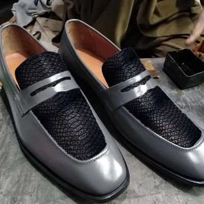 Outstanding contrast anaconda texture skin handmade grey black loafers formal shoes