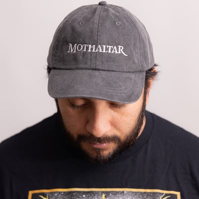 Black pigmented "mothaltar" embroidered hat