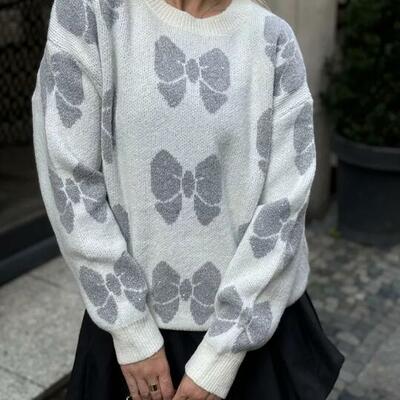 Bow print pullover knit sweater