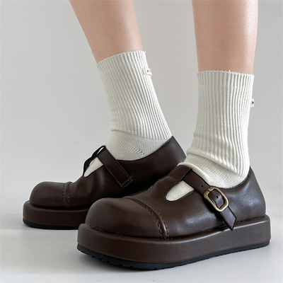 Round toe t-strap mary jane shoes