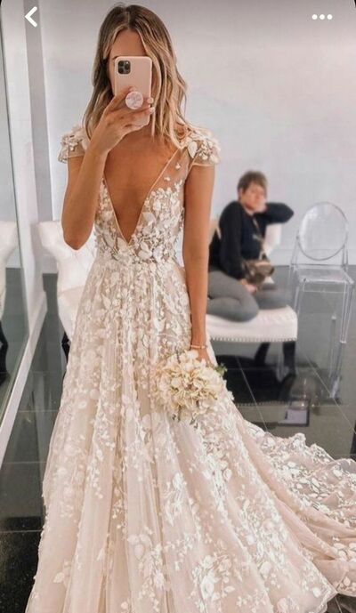 Luxury A-line Floral Wedding Dress, Flowers Appliques Fabulous Wedding Dress Wedding Gown