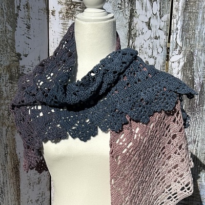 Nyota shawl in cotton/ acrylic blend in a gradient from pink to blue