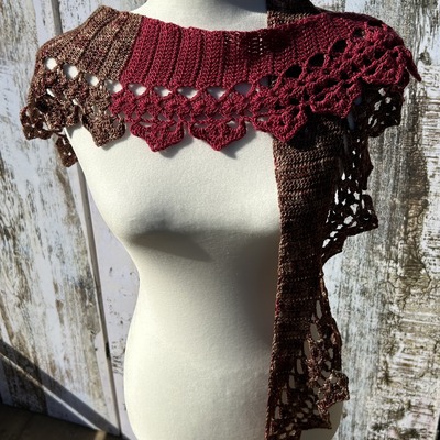 Fine-bordered scarf/stole in peppermint hot chocolate color duo