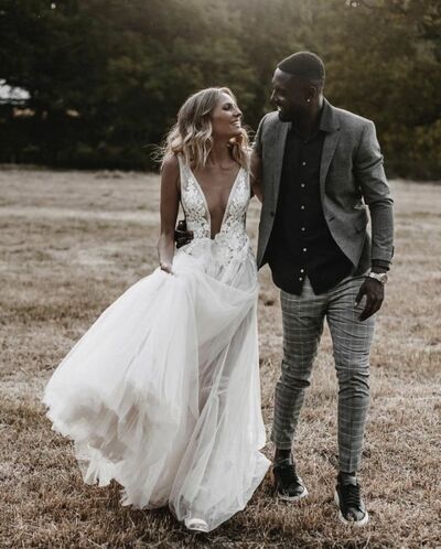 Sexy A-line Deep V-neck Wedding Dress, Appliques Tulle Wedding Gown Bridal Dress