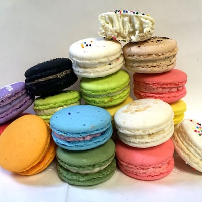 French Macarons Assorted Gift Box of 24 - Thumbnail 9