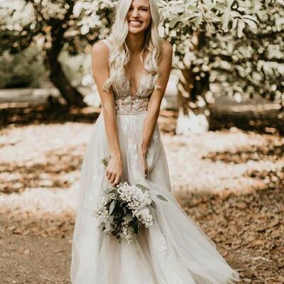 Sexy deep v-neck wedding dress, appliques bodice tulle bridal dress wedding gown - Thumbnail 4