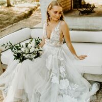 Sexy Deep V-neck Wedding Dress, Appliques Bodice Tulle Bridal Dress Wedding Gown - Thumbnail 1