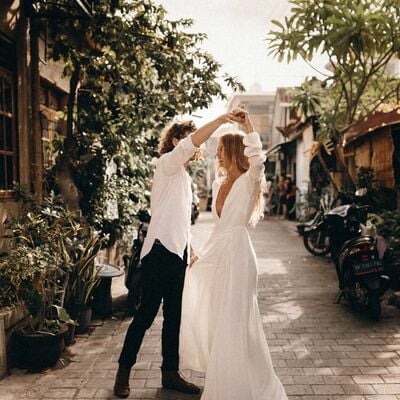 Sexy a-line wedding dress, deep v-neck bridal dress wedding gown